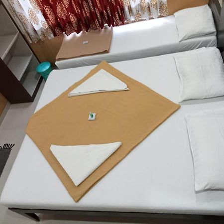 Hotel Yogiraj 舍地 外观 照片