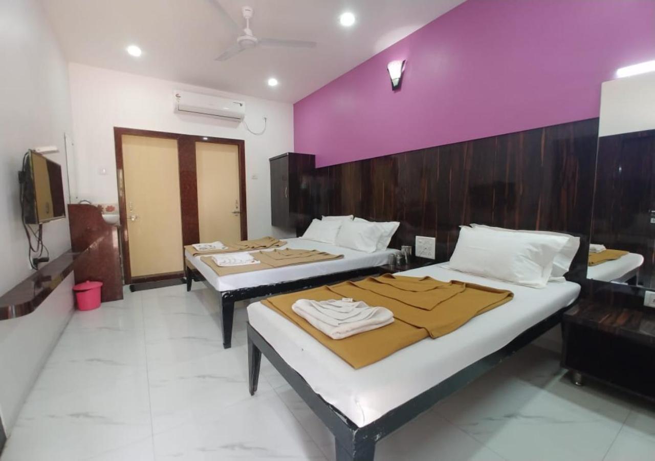 Hotel Yogiraj 舍地 外观 照片