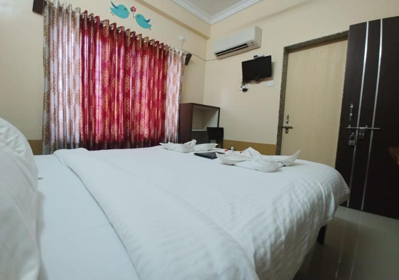 Hotel Yogiraj 舍地 外观 照片