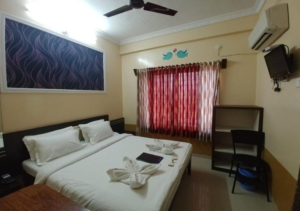 Hotel Yogiraj 舍地 外观 照片