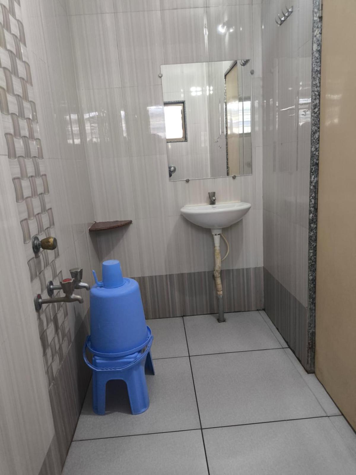 Hotel Yogiraj 舍地 外观 照片