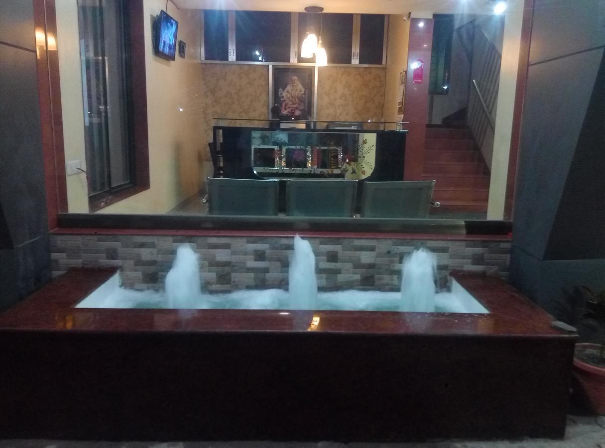 Hotel Yogiraj 舍地 外观 照片