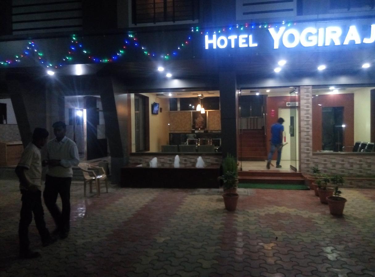 Hotel Yogiraj 舍地 外观 照片