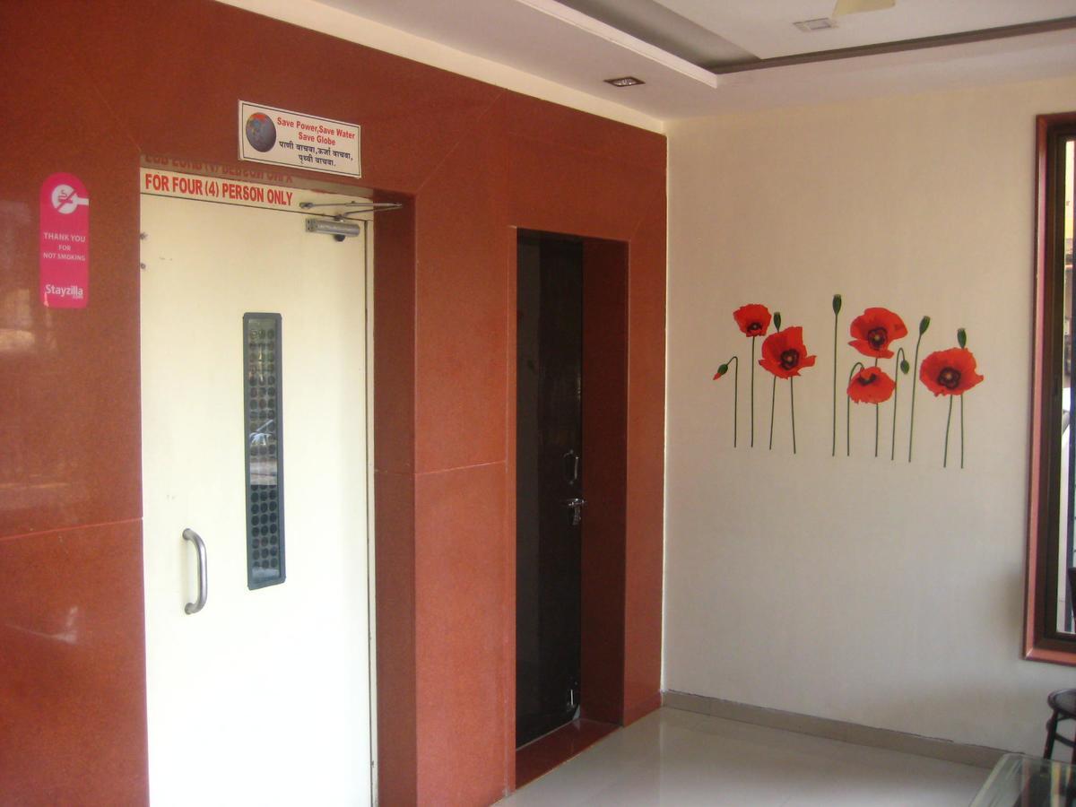 Hotel Yogiraj 舍地 外观 照片