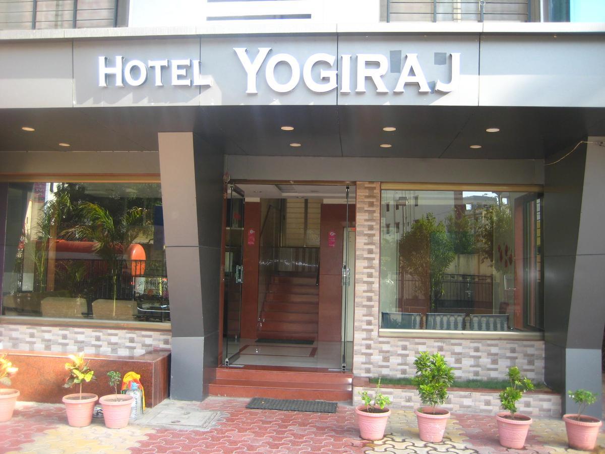 Hotel Yogiraj 舍地 外观 照片